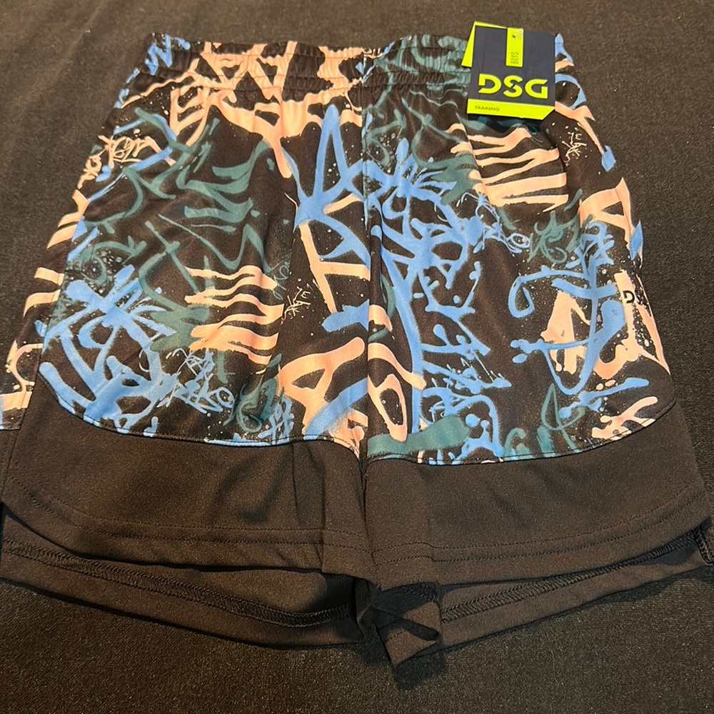 DSG GRAFFITI KNIT TRAINING SHORTS: BLACK: NWT: SIZE S (8-9)